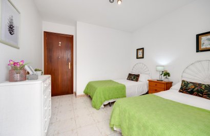 Resale - Apartamento - Torrevieja - Estacion de autobuses