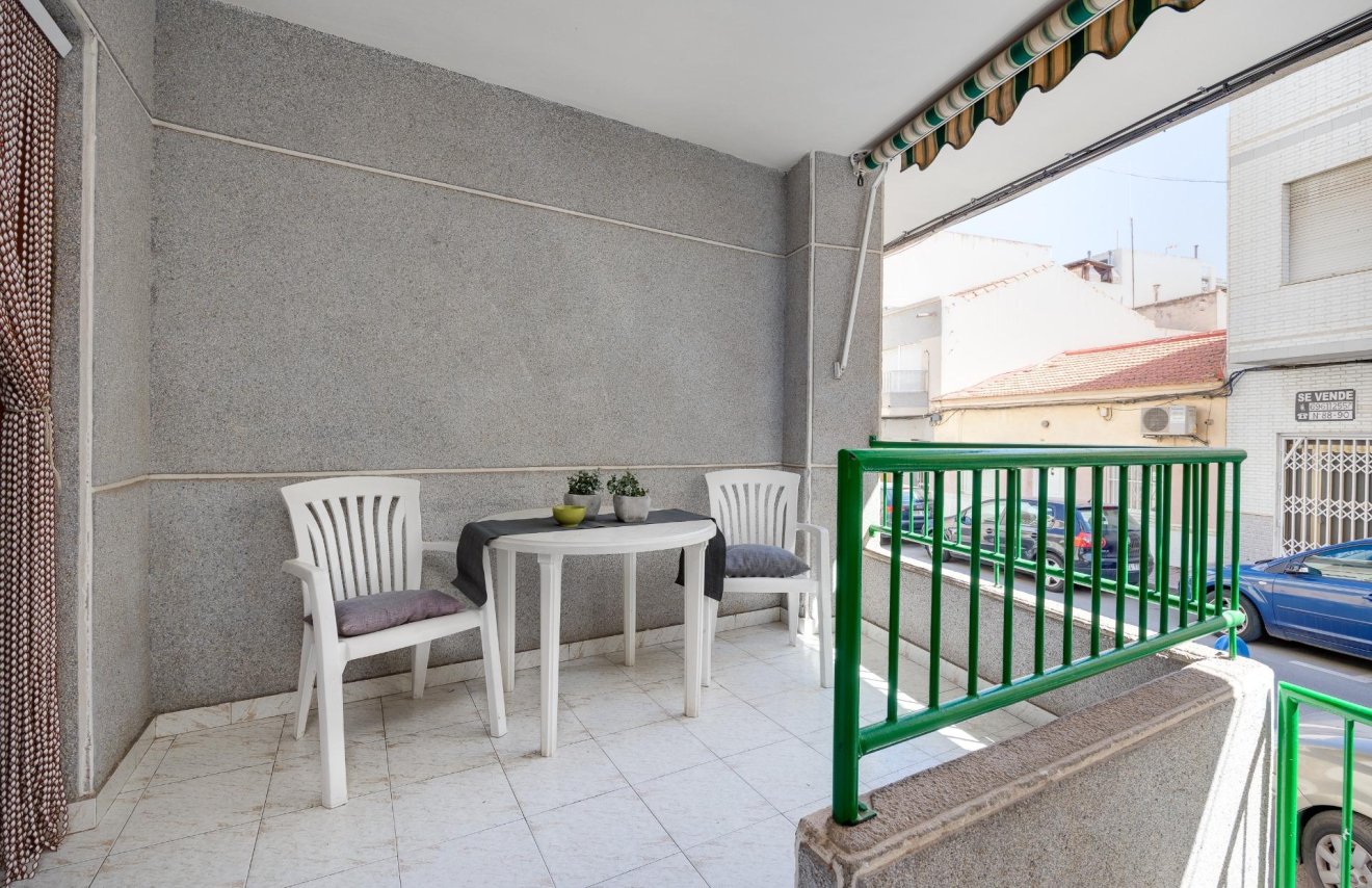 Resale - Apartamento - Torrevieja - Estacion de autobuses