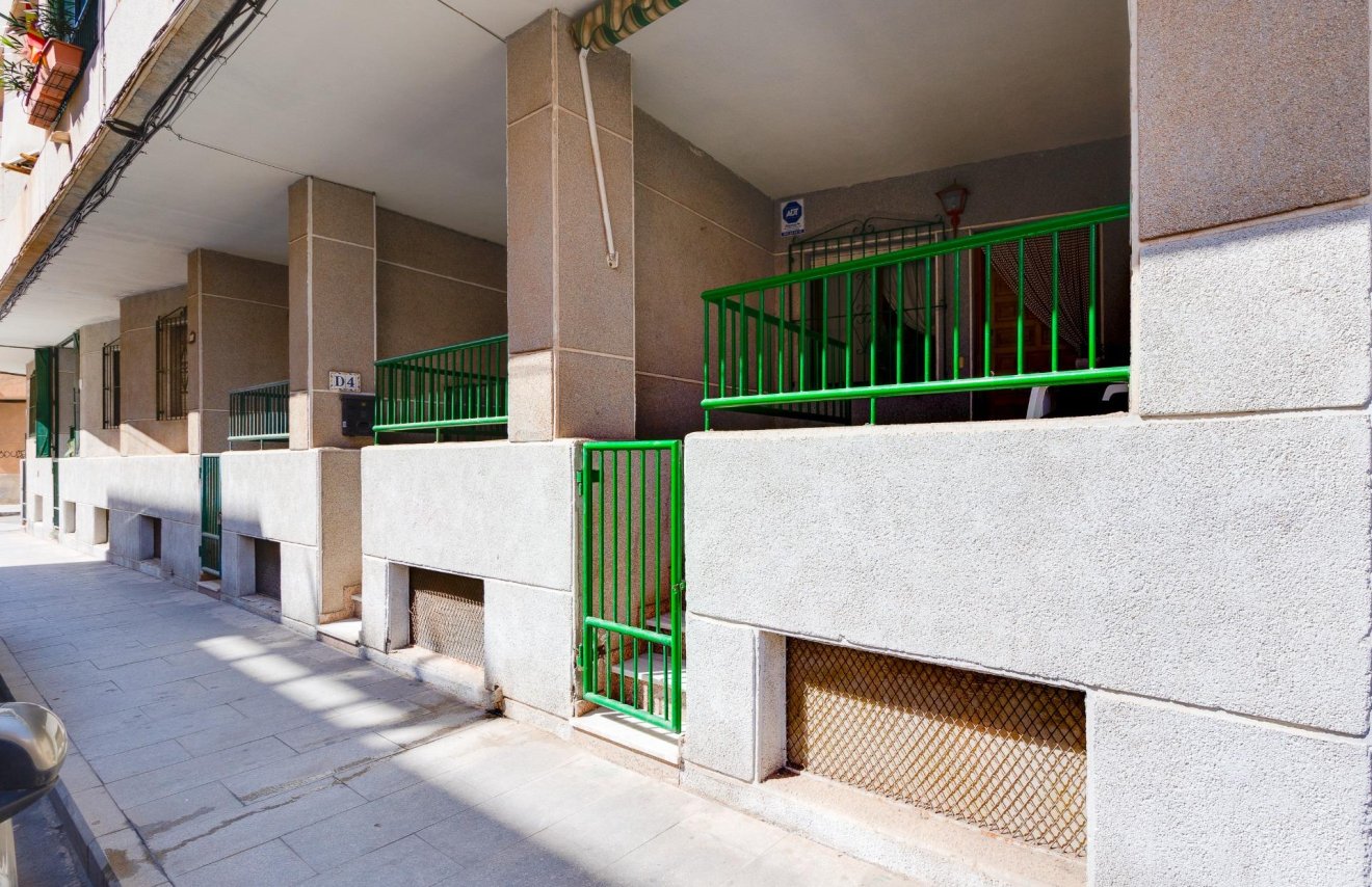 Resale - Apartamento - Torrevieja - Estacion de autobuses