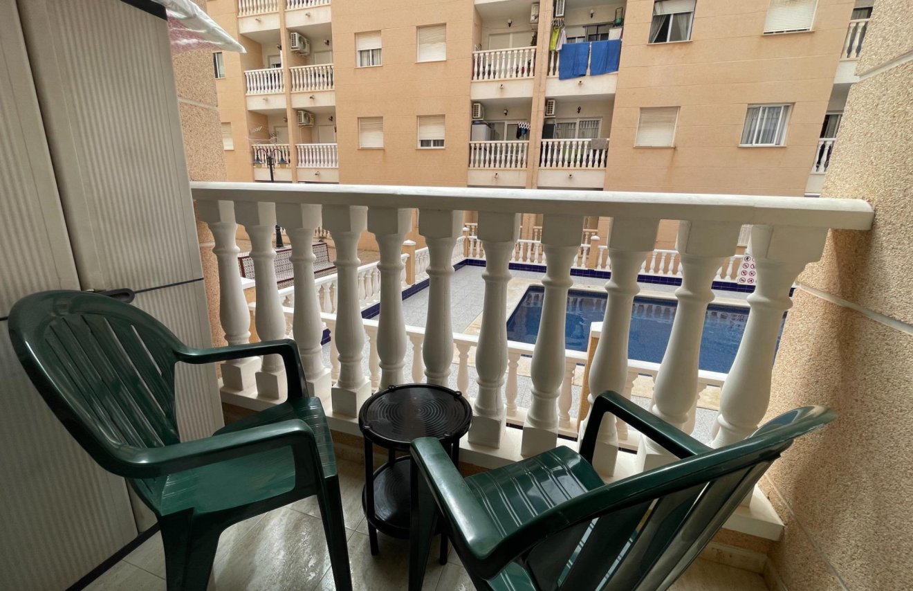 Resale - Apartamento - Torrevieja - Estacion de autobuses