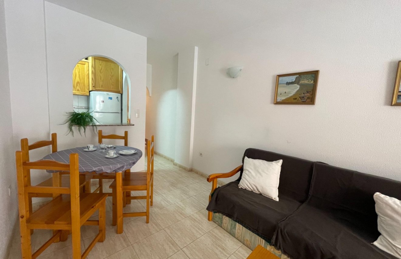 Resale - Apartamento - Torrevieja - Estacion de autobuses