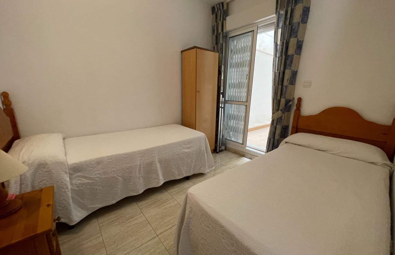 Resale - Apartamento - Torrevieja - Estacion de autobuses