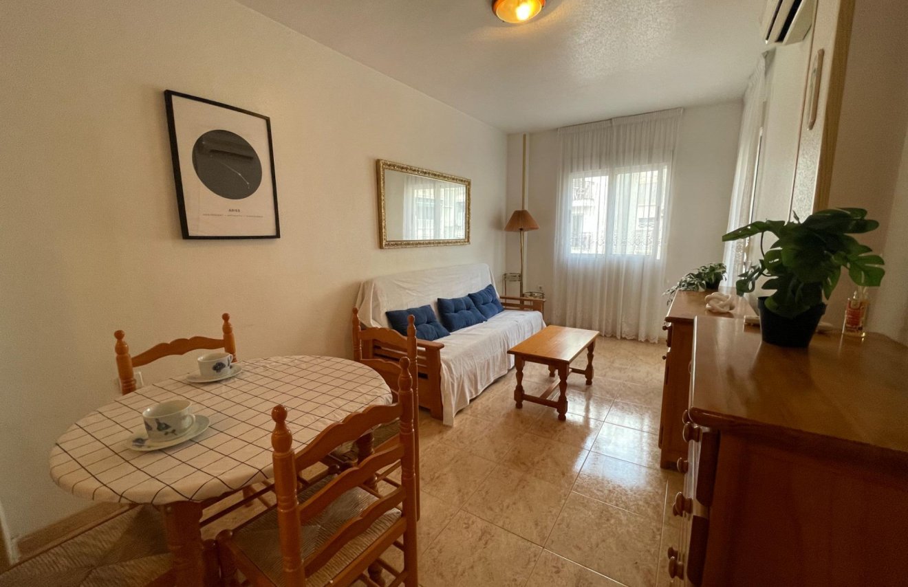 Resale - Apartamento - Torrevieja - Playa del Cura