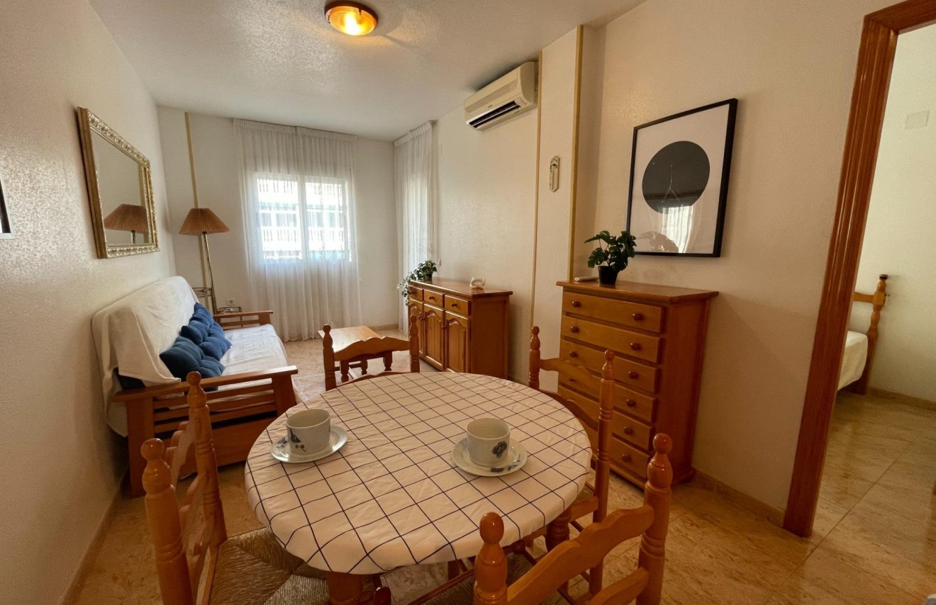 Resale - Apartamento - Torrevieja - Playa del Cura