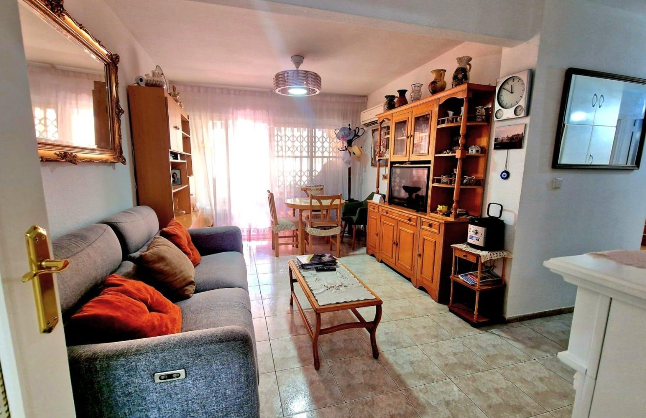 Resale - Apartamento - Torrevieja - Playa del Cura