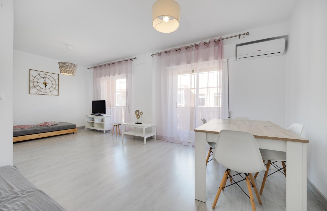 Resale - Apartamento - Torrevieja - Playa del Cura