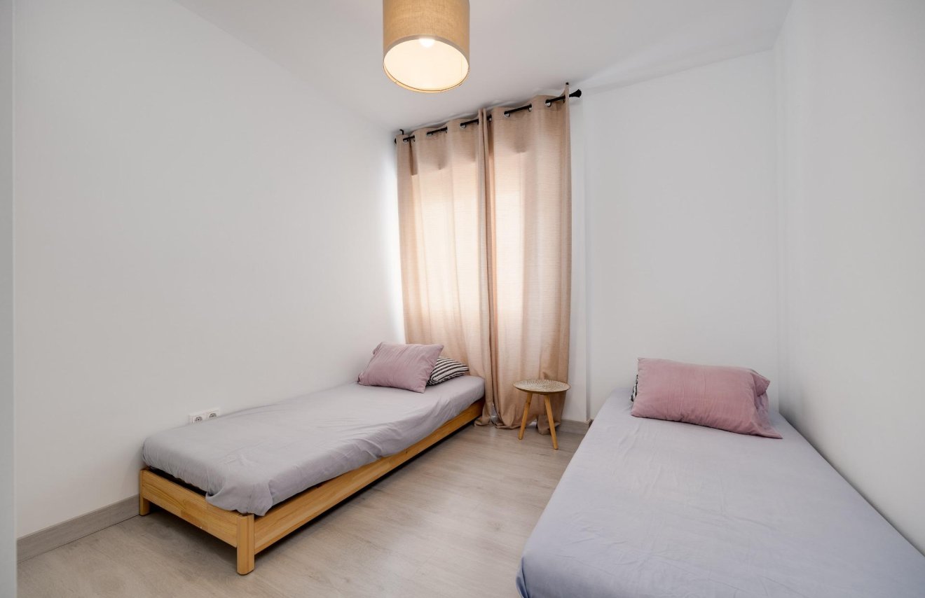 Resale - Apartamento - Torrevieja - Playa del Cura