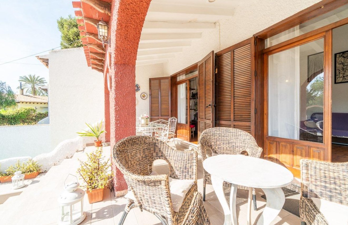 Resale - Chalet - Orihuela Costa - Punta Prima