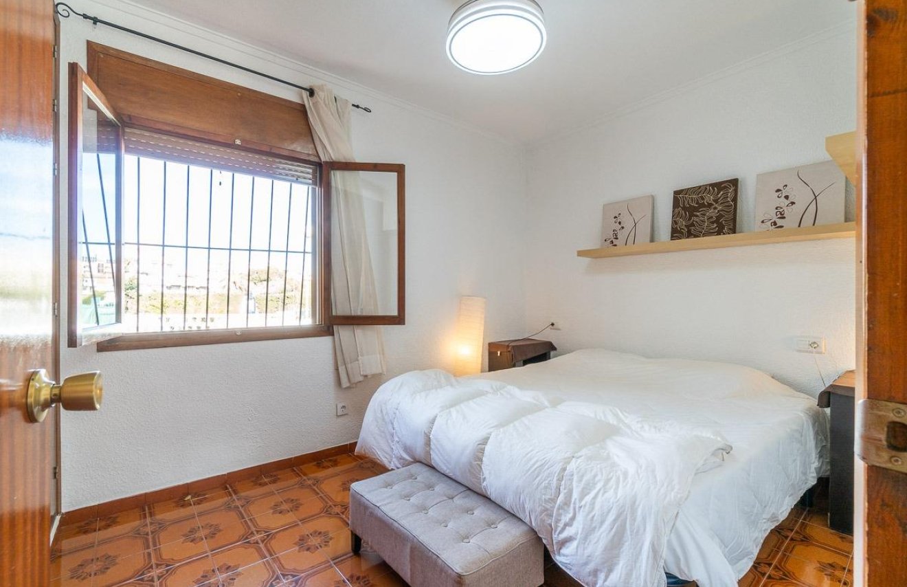 Resale - Chalet - Orihuela Costa - Punta Prima