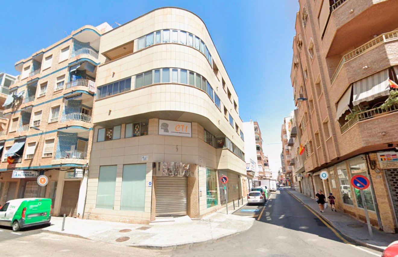 Resale - Apartamento - Torrevieja - Paseo maritimo