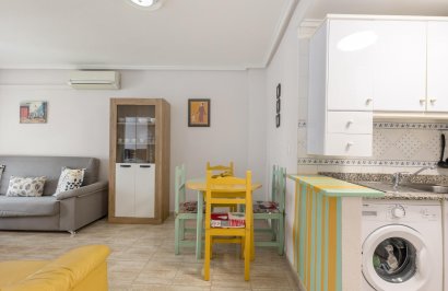 Resale - Apartamento - Torrevieja - Estacion de autobuses