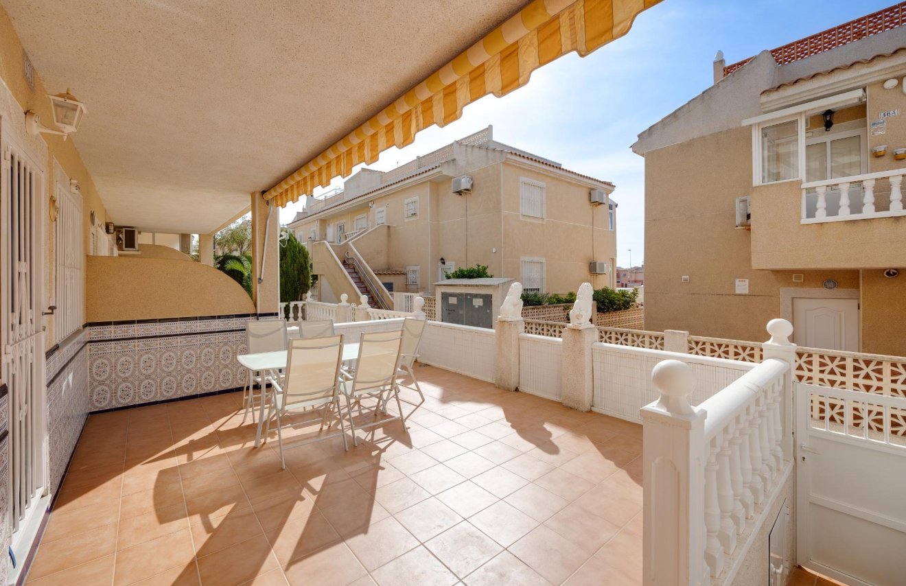 Resale - Bungalow Planta Baja - Torrevieja - Aguas nuevas 2