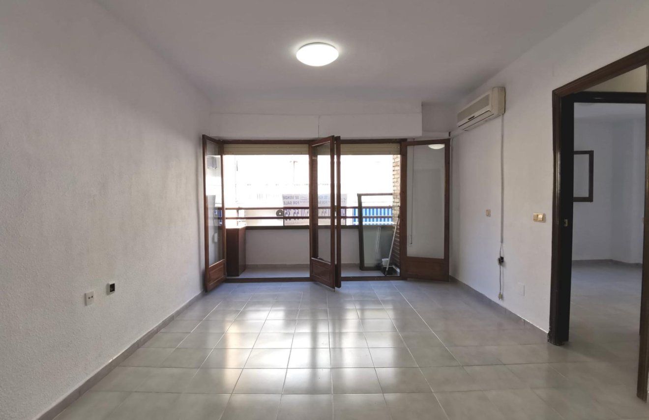 Resale - Apartamento - Torrevieja - Estacion de autobuses