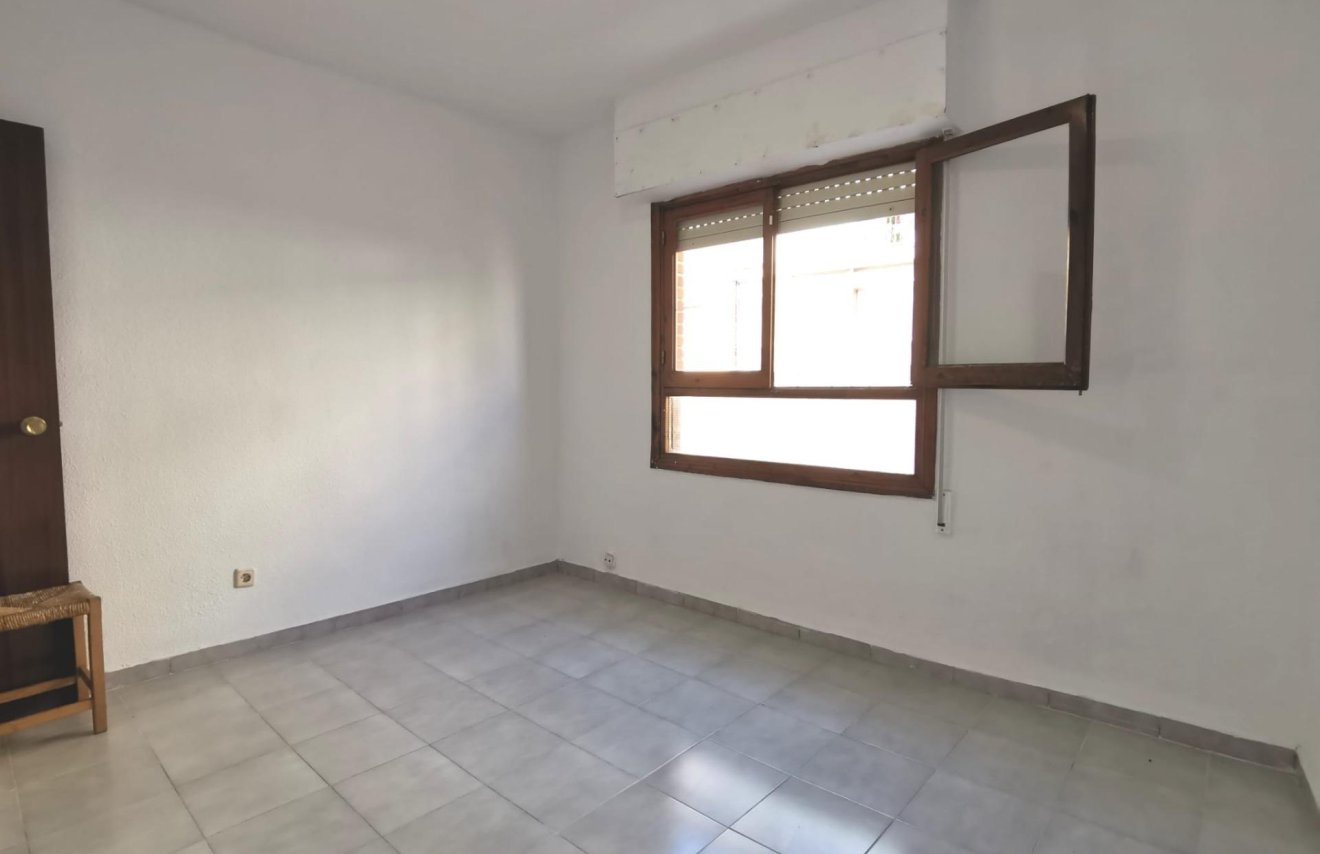 Resale - Apartamento - Torrevieja - Estacion de autobuses