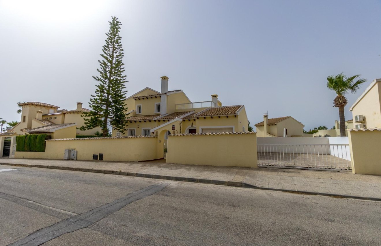 Resale - Villa - Orihuela Costa - Los Dolses