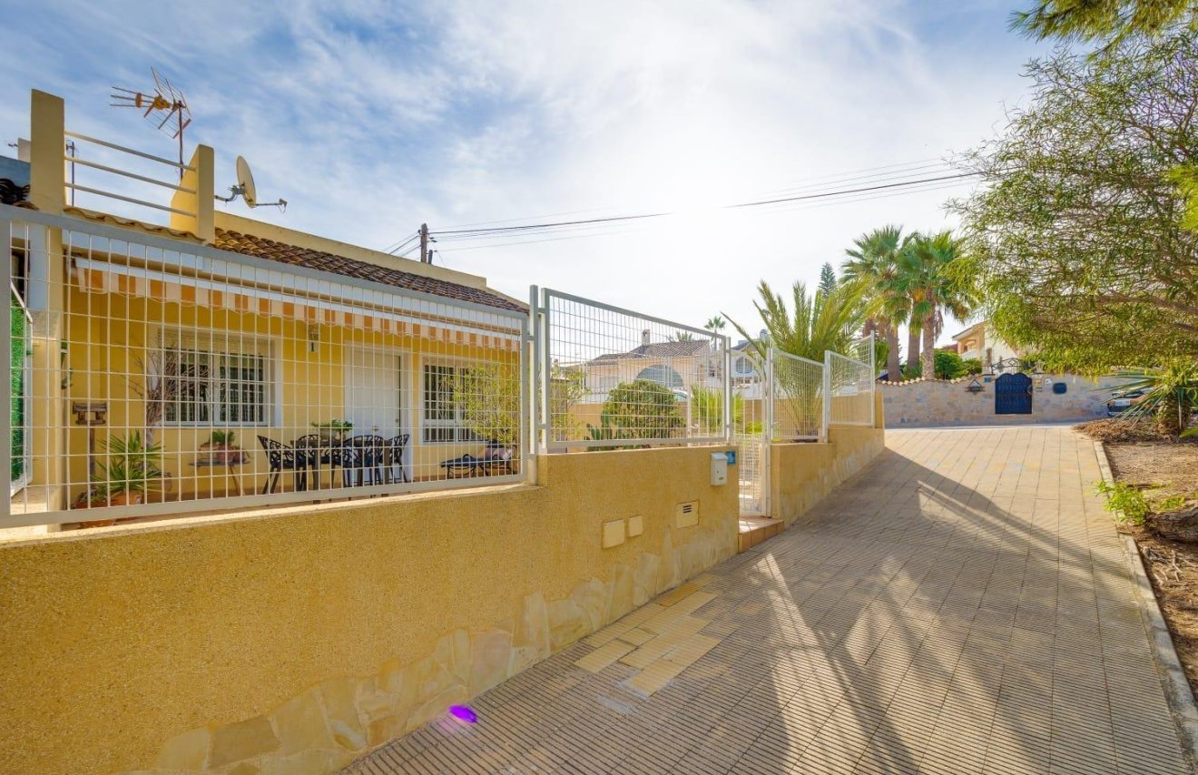 Resale - Bungalow - Ciudad quesada - Pueblo lucero