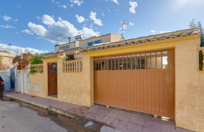 Resale - Townhouse - Torrevieja - Aguas nuevas 2