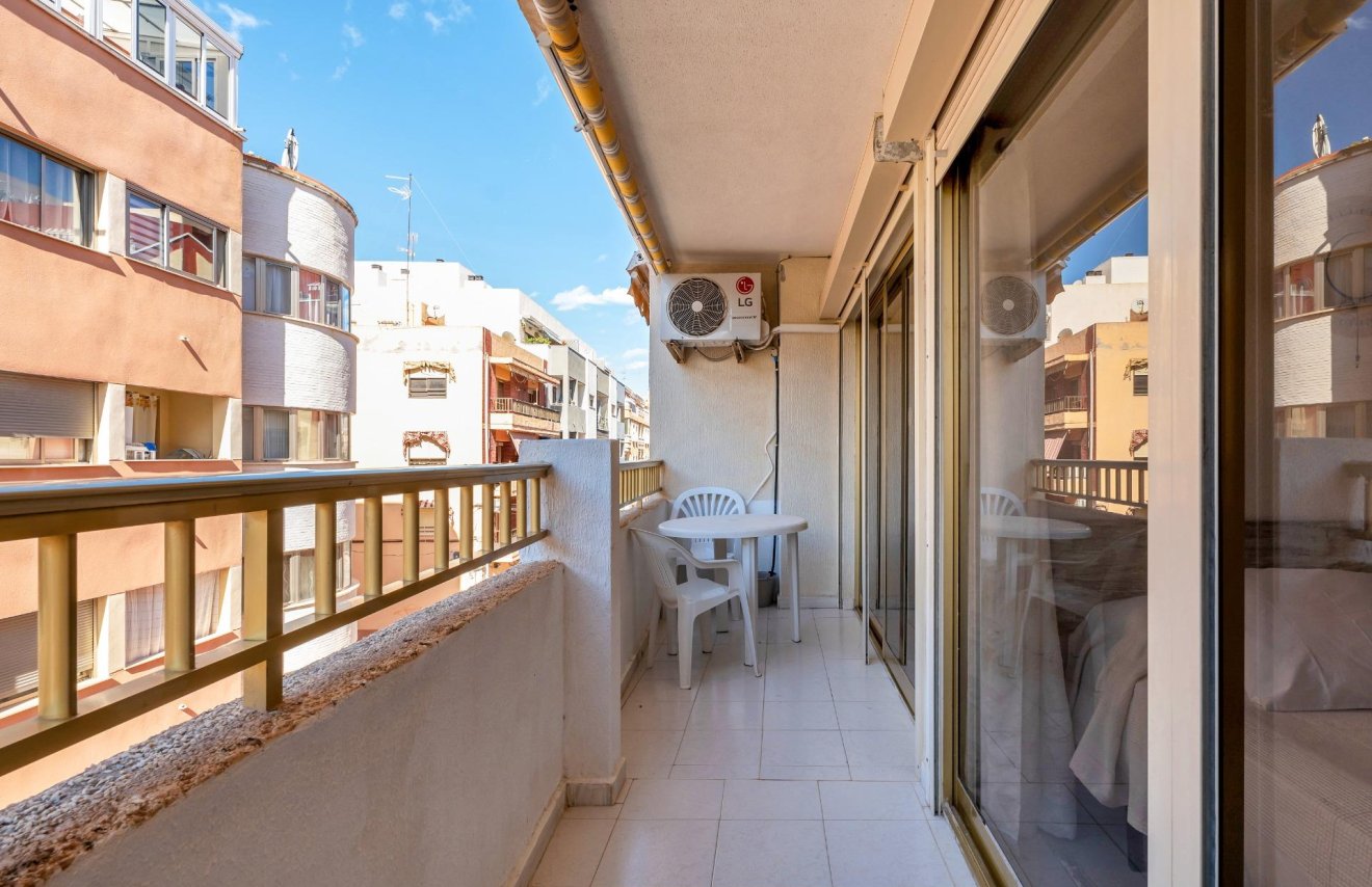 Resale - Apartamento - Torrevieja - Playa de los Locos