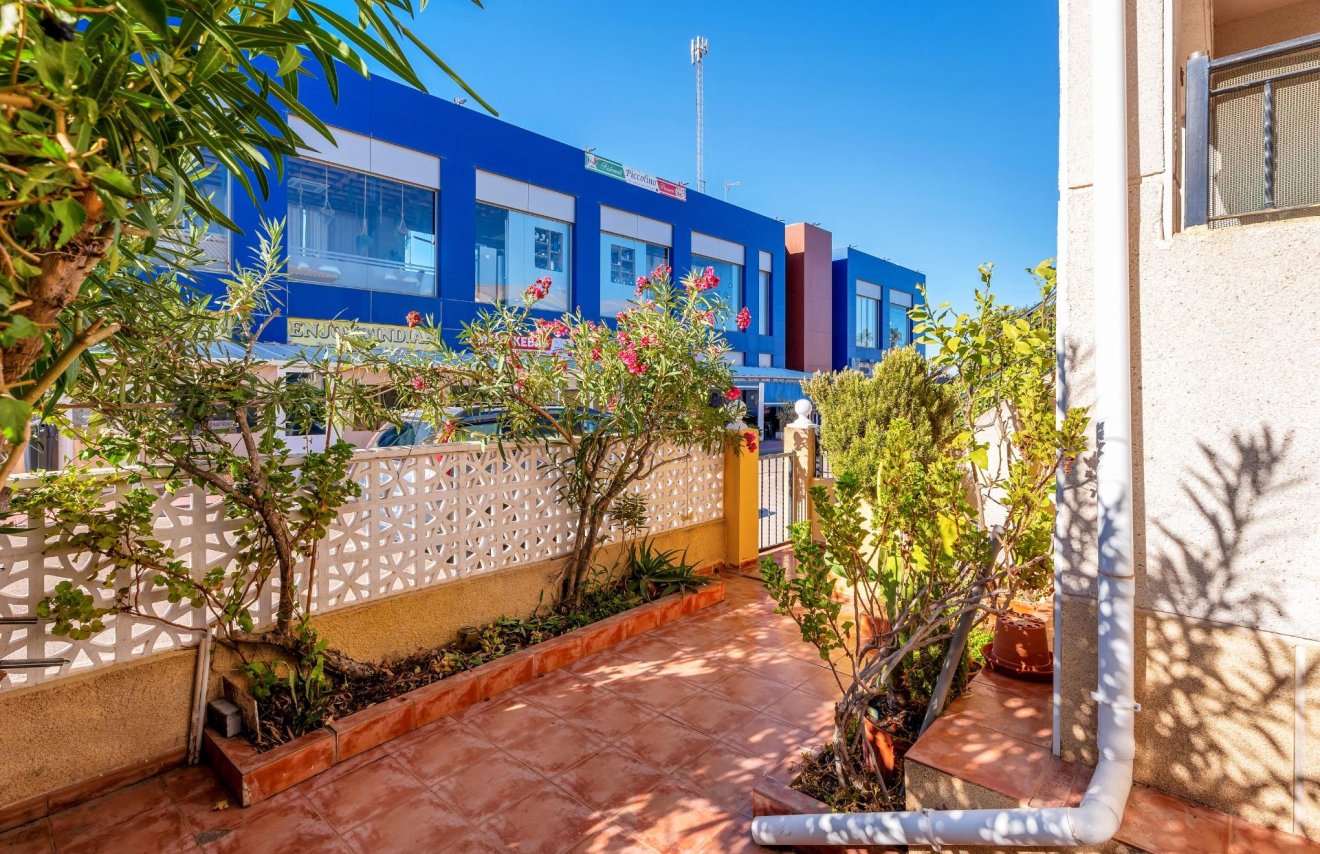 Resale - Bungalow Planta Baja - Torrevieja - Aguas Nuevas