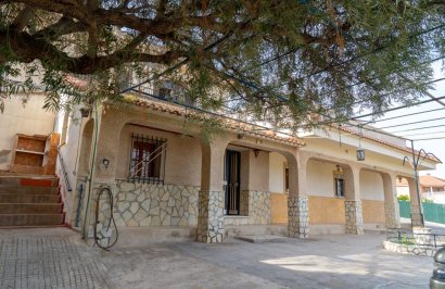 Resale - Casa con terreno - Orihuela - Arneva