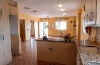 Resale - Casa con terreno - Orihuela - Arneva