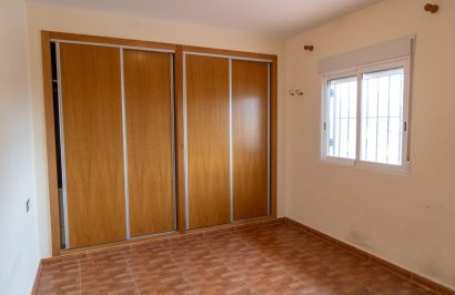 Resale - Casa con terreno - Orihuela - Arneva