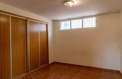 Resale - Casa con terreno - Orihuela - Arneva