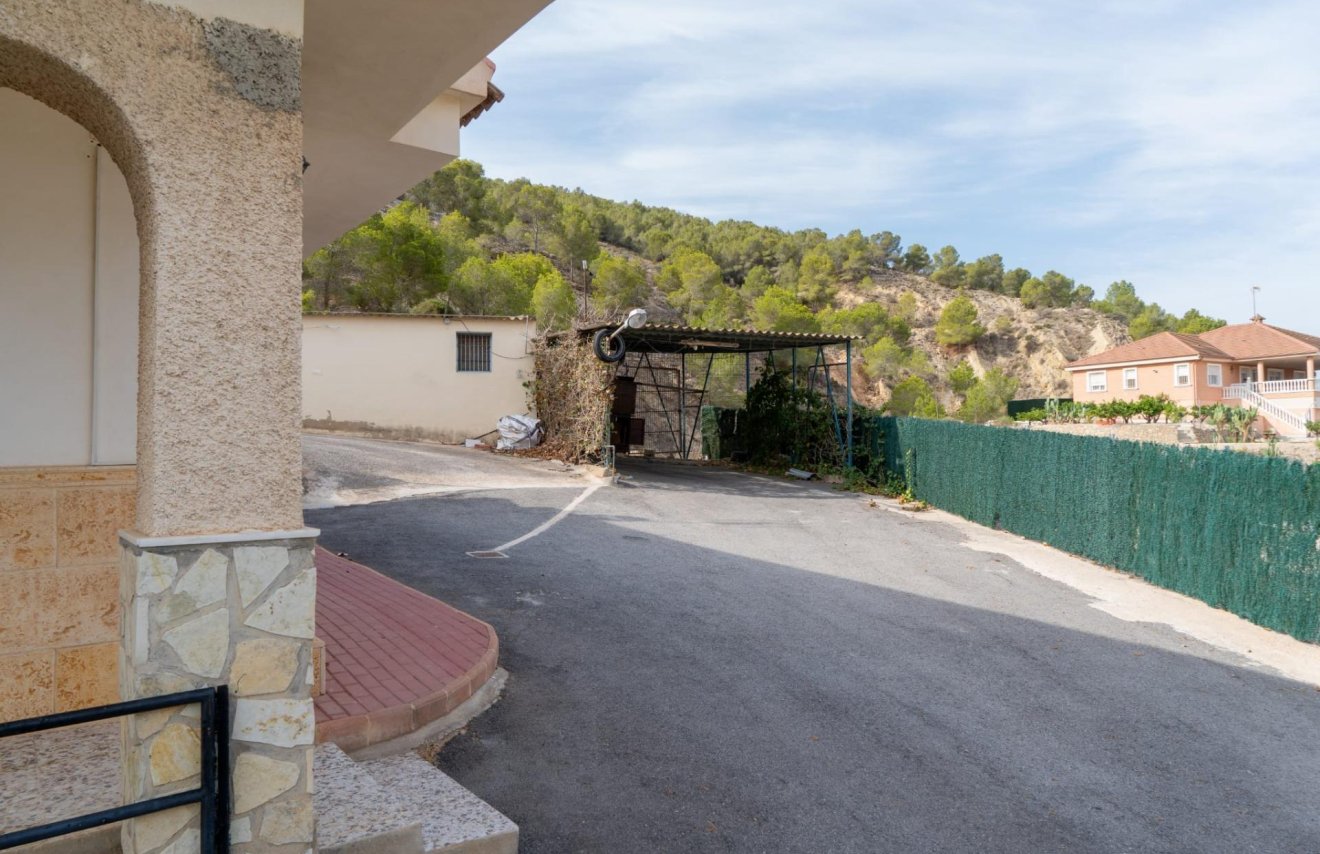 Resale - Casa con terreno - Orihuela - Arneva