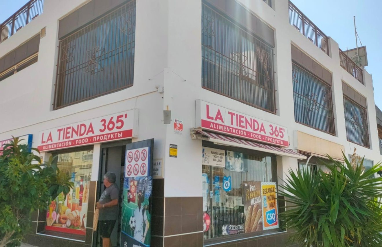 Resale - Local comercial - Torrevieja - Aguas nuevas 1