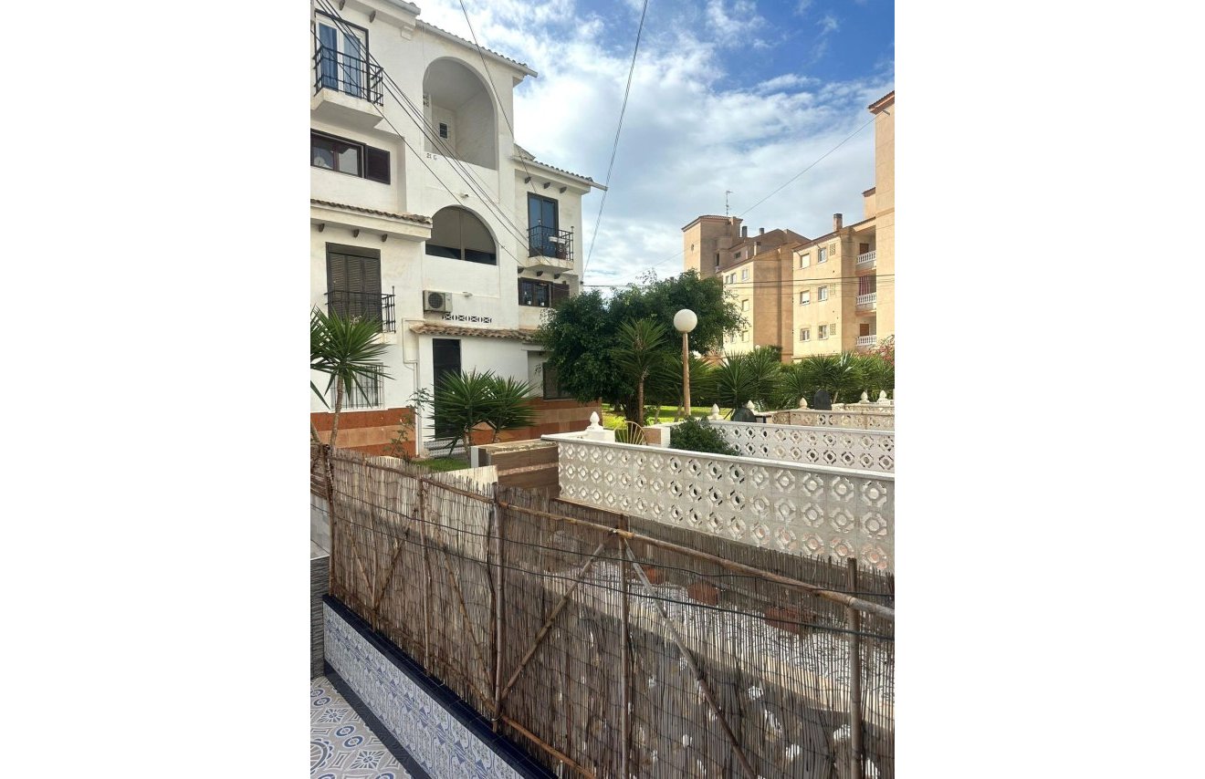 Resale - Bungalow Planta Baja - Torrevieja - Calas blanca