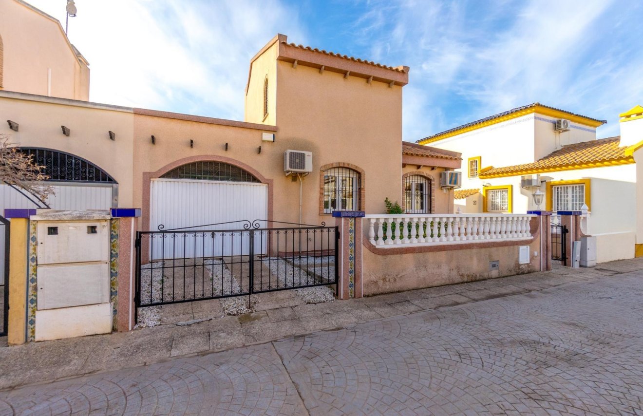 Resale - Chalet - Orihuela Costa - Playa Flamenca