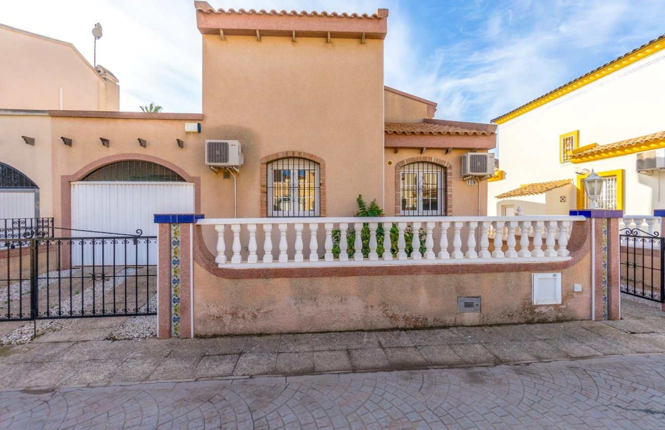 Resale - Chalet - Orihuela Costa - Playa Flamenca