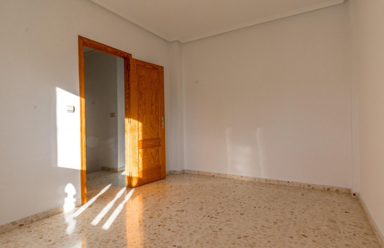 Resale - Chalet - San Isidro - CENTRO