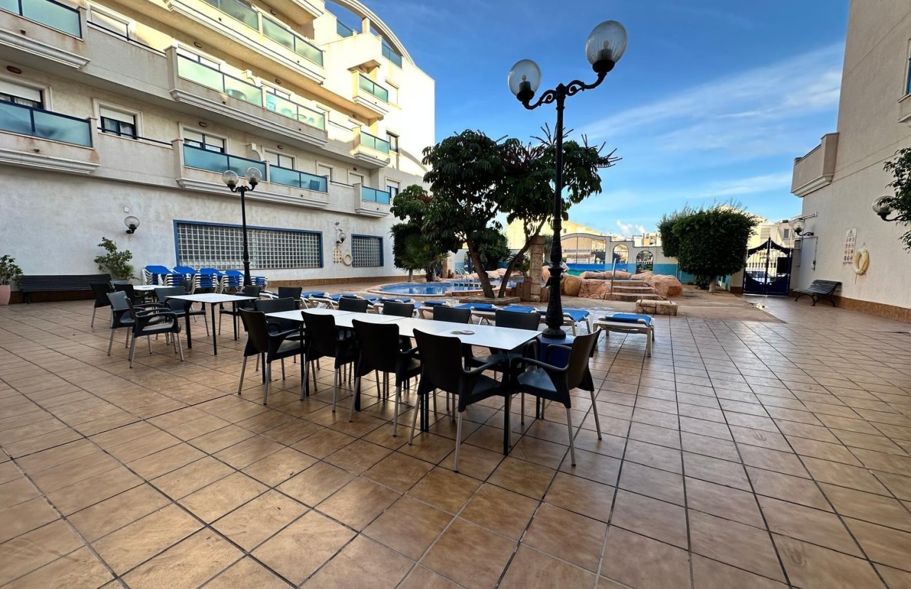 Resale - Apartamento - Orihuela Costa - Campoamor