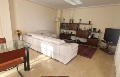 Resale - Casa Tipo Dúplex - Los Montesinos - La herrada