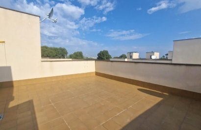 Resale - Casa Tipo Dúplex - Los Montesinos - La herrada