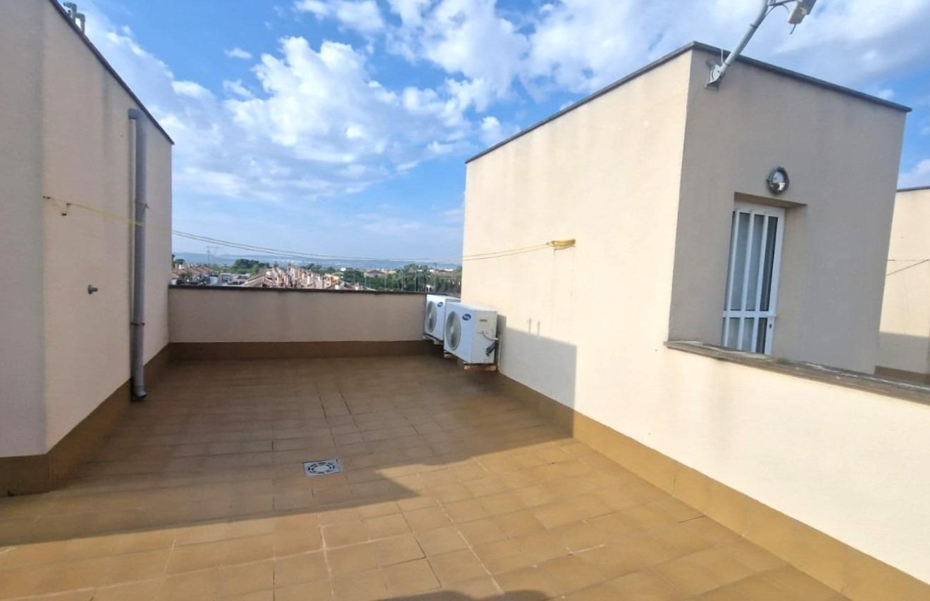 Revente - Casa Tipo Dúplex - Montesinos - La herrada