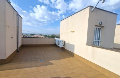 Resale - Casa Tipo Dúplex - Los Montesinos - La herrada