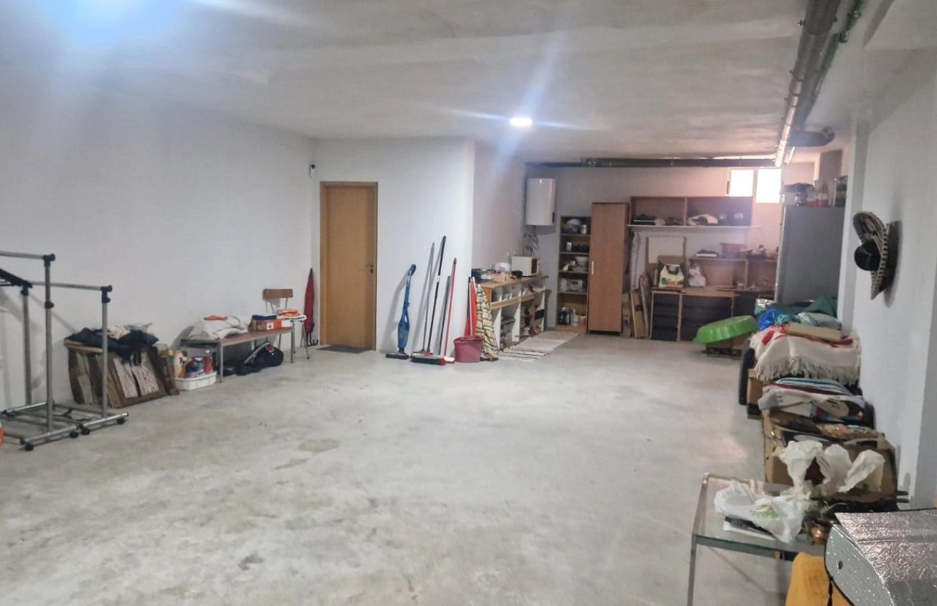 Resale - Casa Tipo Dúplex - Los Montesinos - La herrada