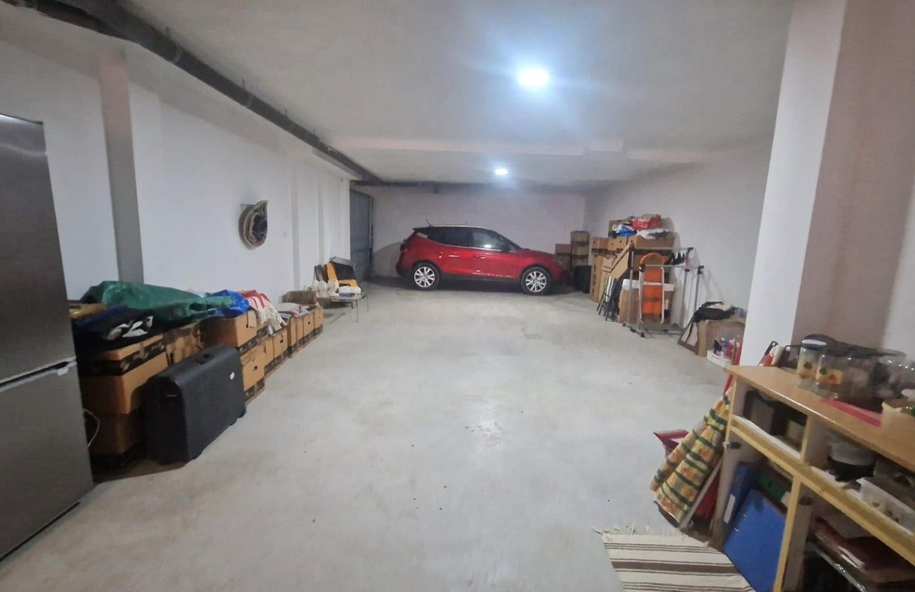 Resale - Casa Tipo Dúplex - Los Montesinos - La herrada