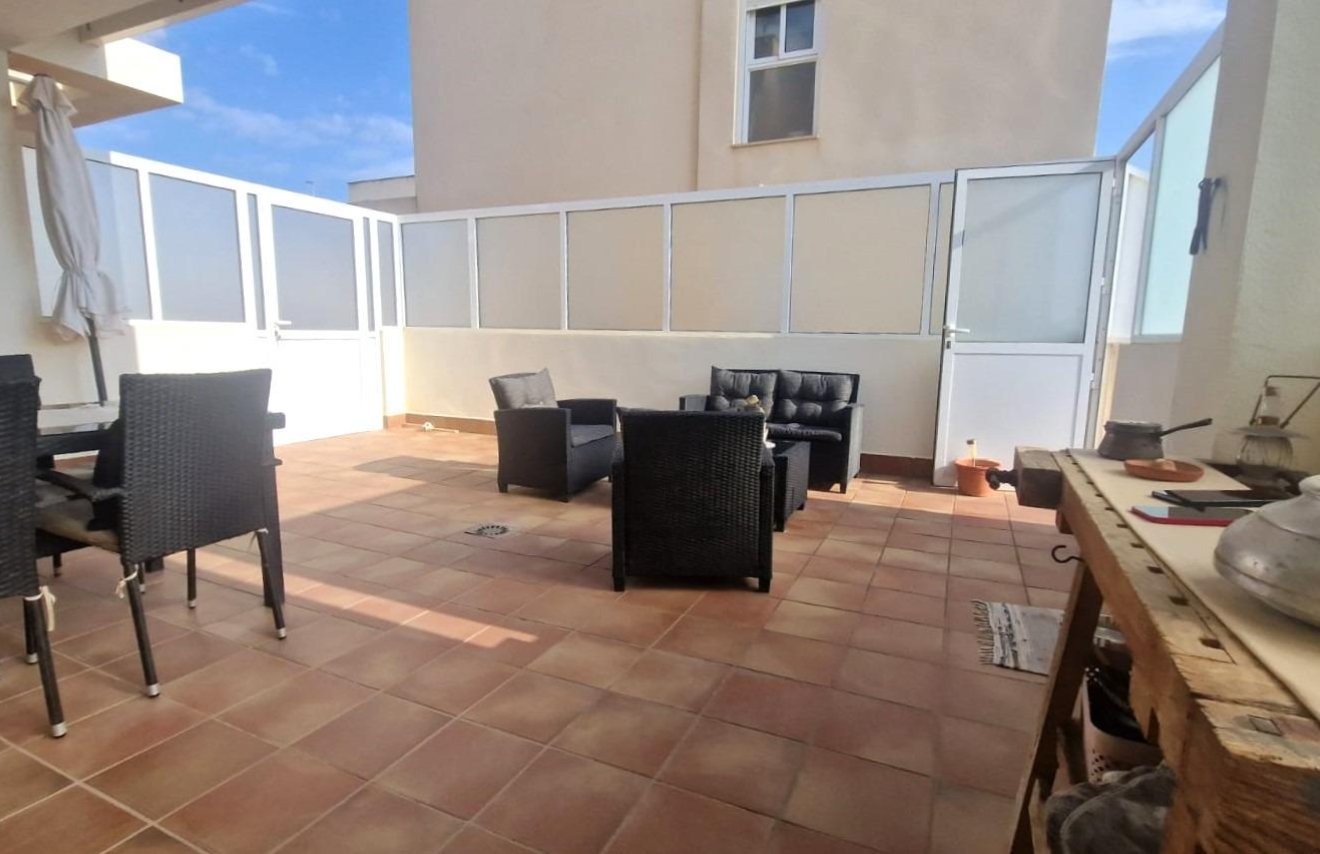 Resale - Casa Tipo Dúplex - Los Montesinos - La herrada