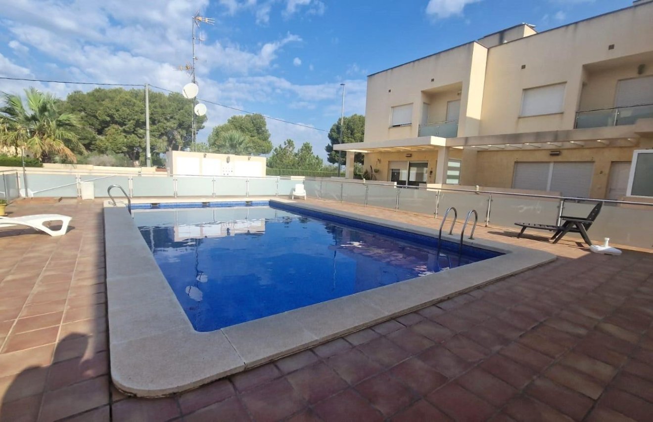 Revente - Casa Tipo Dúplex - Montesinos - La herrada