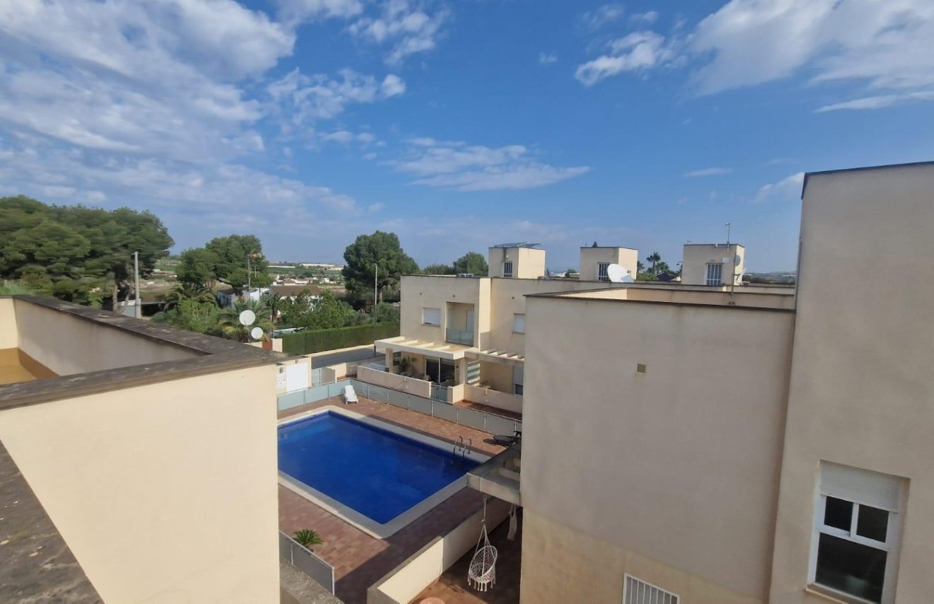 Resale - Casa Tipo Dúplex - Los Montesinos - La herrada