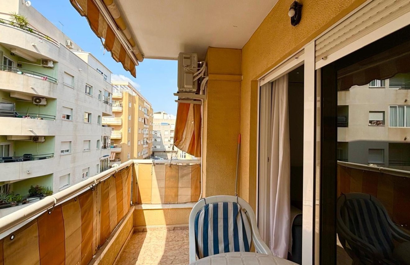 Resale - Apartamento - Torrevieja - Estacion de autobuses