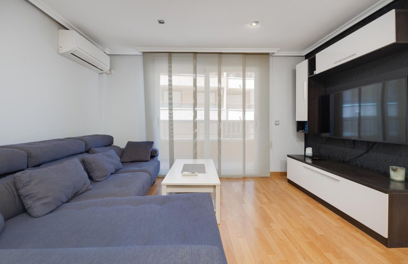 Resale - Apartamento - Torrevieja - Playa de los Locos