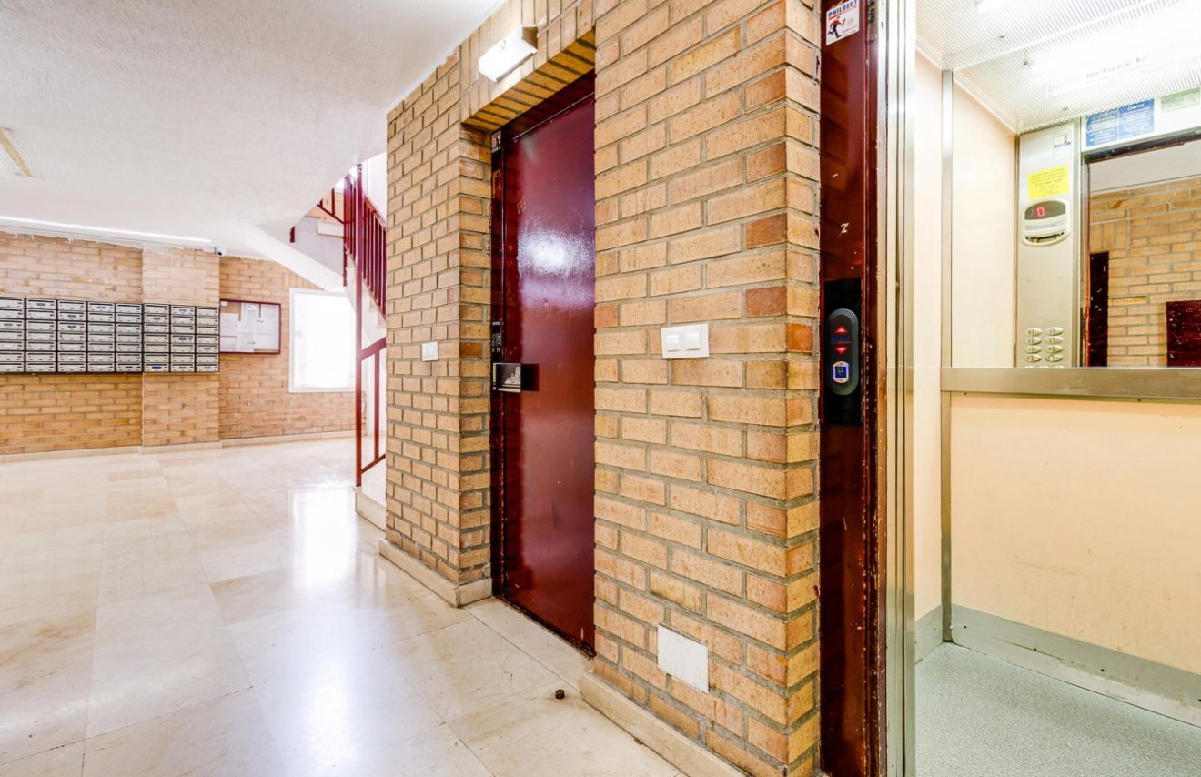 Resale - Apartamento - Torrevieja - Playa de los Locos