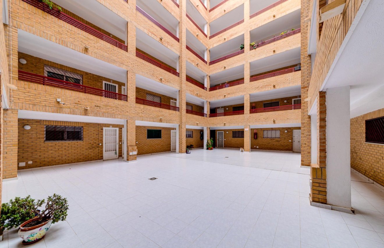 Resale - Apartamento - Torrevieja - Playa de los Locos