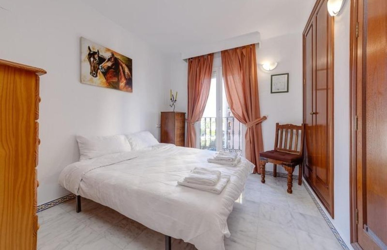 Resale - Apartamento - Torrevieja - Playa de los Locos