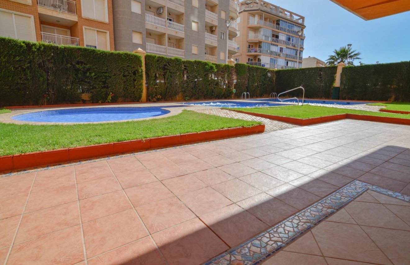 Resale - Apartamento - Torrevieja - Playa de los Locos