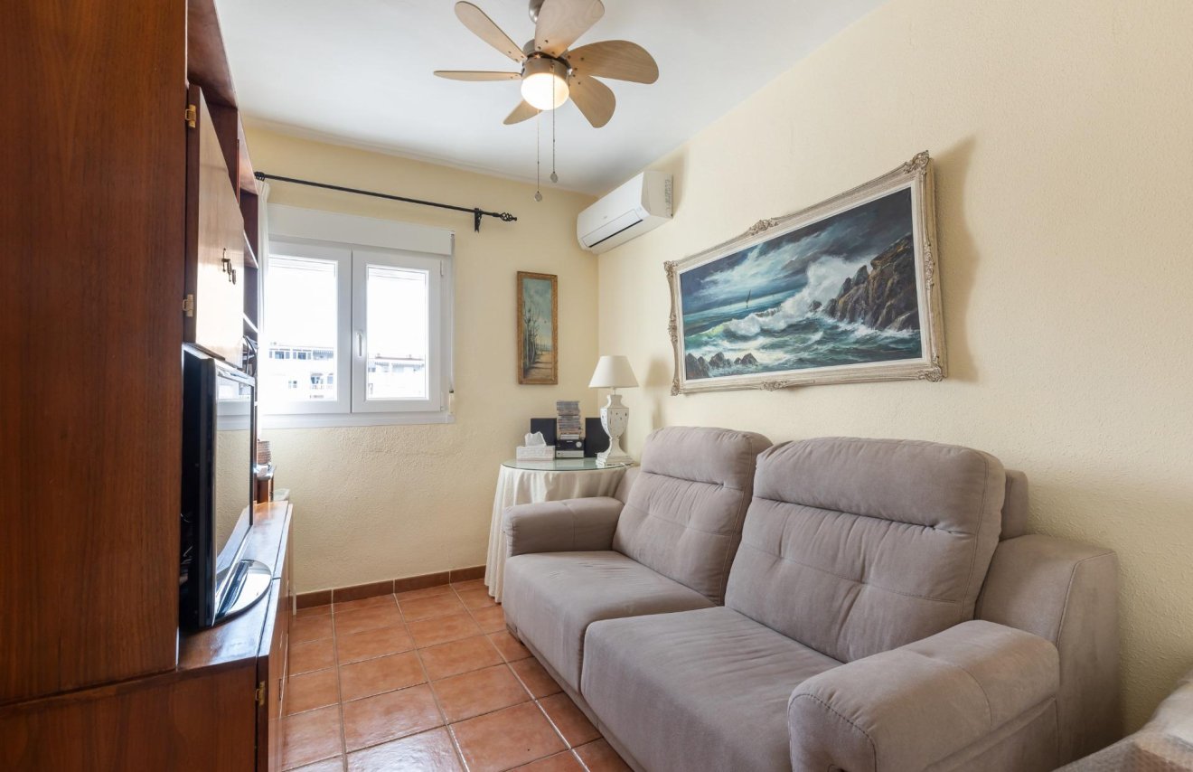 Resale - Apartamento - Torrevieja - Estacion de autobuses